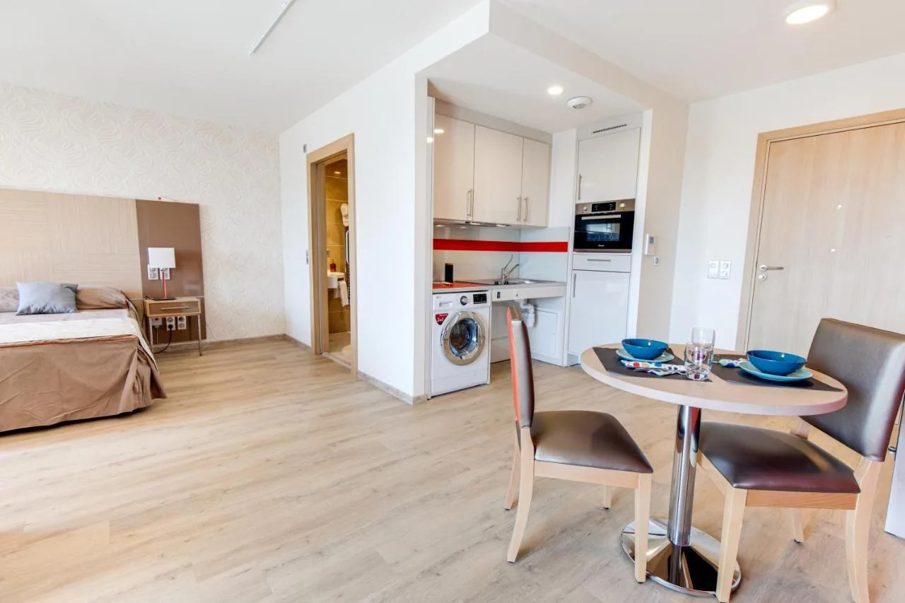 Suite Junior — appart'hôtel Fréjus
